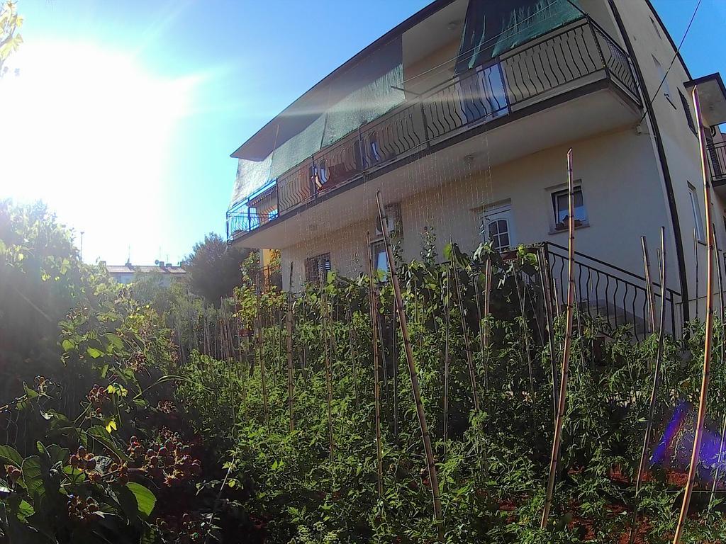 Apartman Lea *